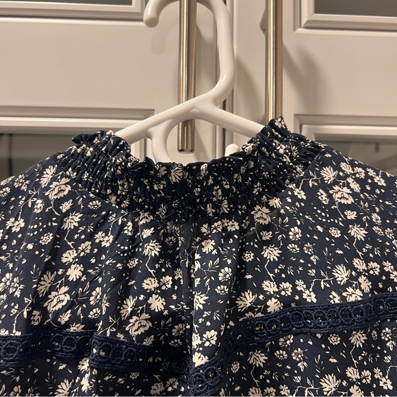 LOFT Navy and White Floral‎ Blouse - Picture 5 of 9